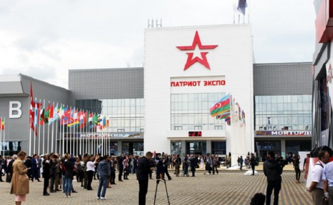 Министр обороны России посетил белорусский стенд на форуме «Армия-2018»