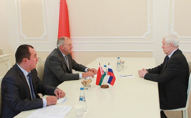 Румас обсудил с послом России Суриковым актуальные вопросы сотрудничества