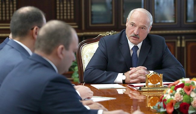 Лукашенко проведет новые кадровые перестановки из-за пьянства чиновников