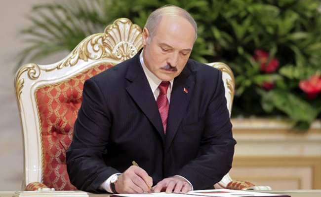 Лукашенко уволил своего помощника и главу Госстандарта
