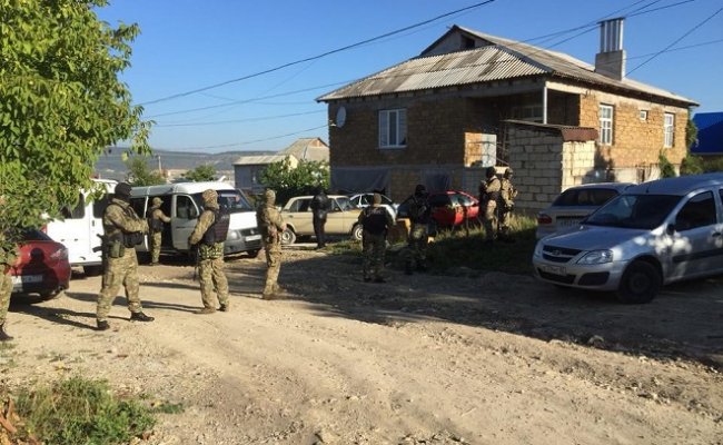 В Крыму правоохранители провели обыск у крымскотатарского активиста