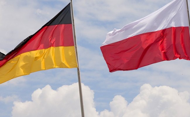 Польша негативно отреагировала на выдачу Германией визы крымской активистке