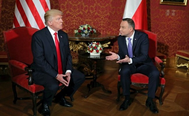 Дуда предложил Трампу разместить в Польше американскую военную базу