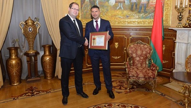МИД Беларуси наградил почетной грамотой помощника президента Чечни