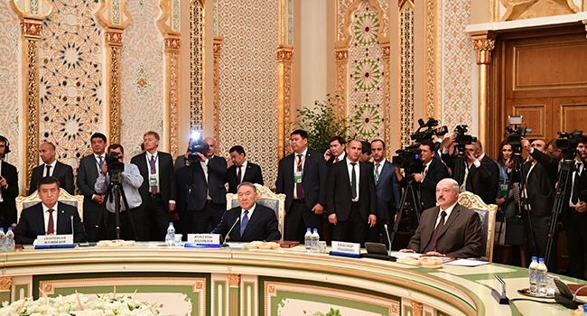 Лукашенко на саммите стран СНГ обвинил Запад в разрушении системы международной торговли