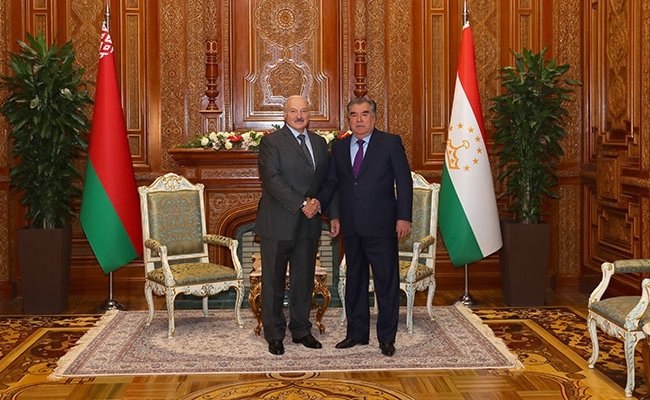 Президент подтвердил готовность Беларуси проводить индустриализацию Таджикистана