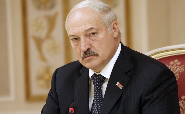 Лукашенко отменил ограничения на продажу алкоголя в Минске