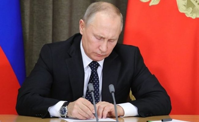 Путин подписал закон о пенсионных изменениях
