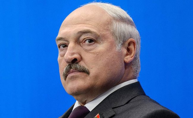 Лукашенко заявил, что Беларусь не будет перенимать опыт с Запада, где «мужик на мужике женится»