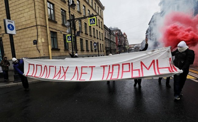 «Поздравивших» Путина оппозиционных активистов задержали в Санкт-Петербурге