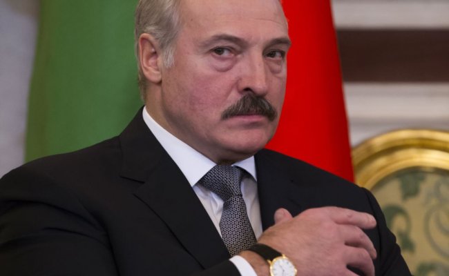 Лукашенко выразил соболезнования в связи с крушением самолета в Индонезии