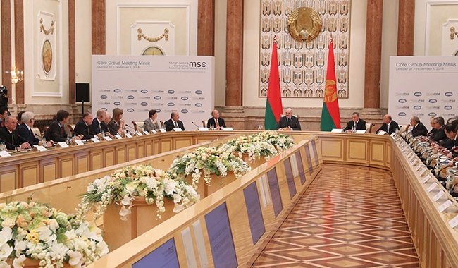 Лукашенко: Беларусь готова взять на себя ответственность за обеспечение мира на Востоке Украины