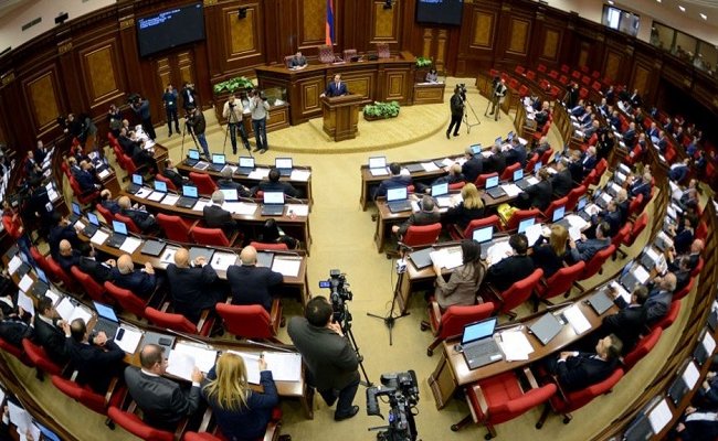 Президент Армении подписал указ о роспуске парламента