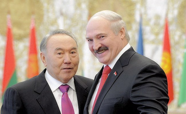 Лукашенко рассказал об интересе Назарбаева к его ботинкам