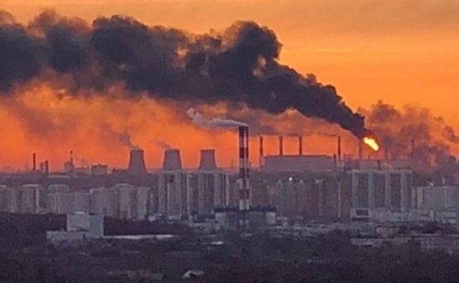 В Москве на крупном нефтеперерабатывающем заводе случился масштабный пожар