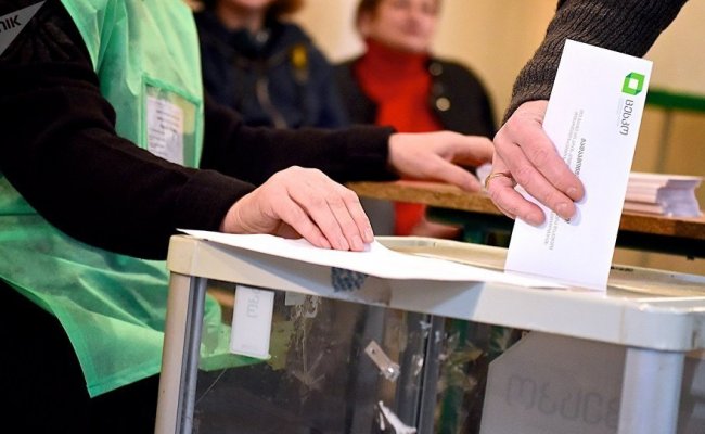Зурабишвили лидирует на президентских выборах в Грузии