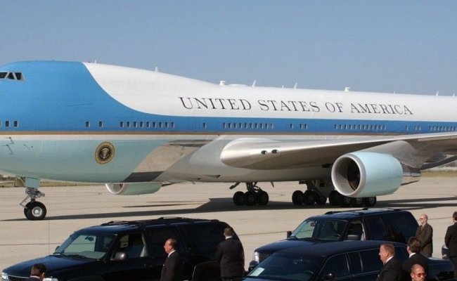 Президентский авиалайнер доставит тело Буша-старшего в Вашингтон