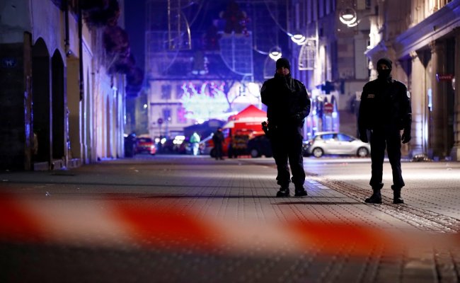 Теракт на ярмарке Страсбурга: нападавший не задержан