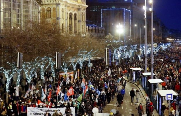 В Венгрии снова протестовали несогласные с «рабским законодательством»