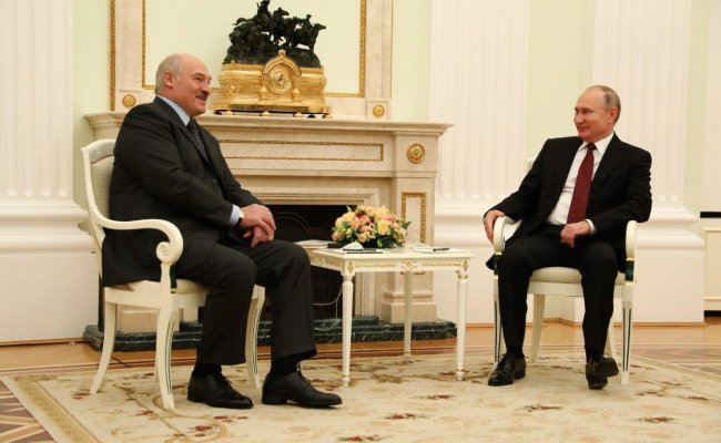 «Московский комсомолец» о встрече лидеров РБ и РФ: Лукашенко сдался Путину