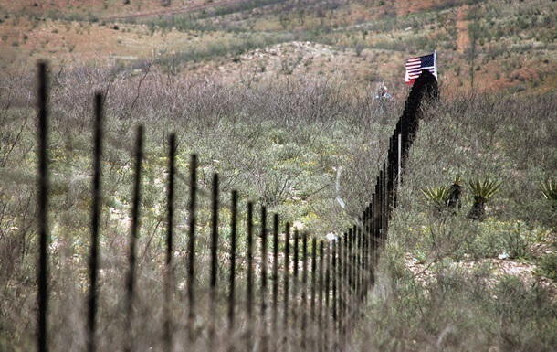 «Стена взойдет - преступность падет»: Трамп представил лозунг строительства стены на границе с Мексикой