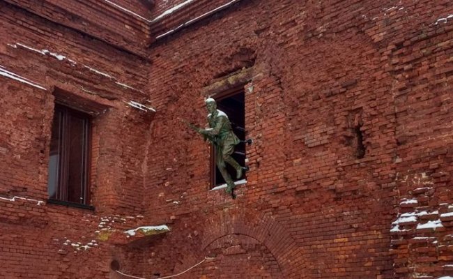 Новая скульптура в Брестской крепости вызвала возмущение общественности