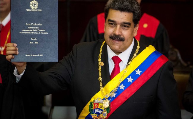 Мадуро вступил в должность президента Венесуэлы во второй раз