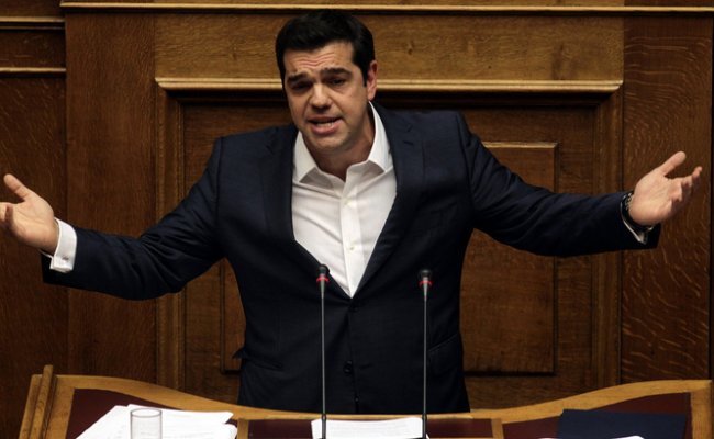 Премьер Греции инициировал вотум недоверия правительству