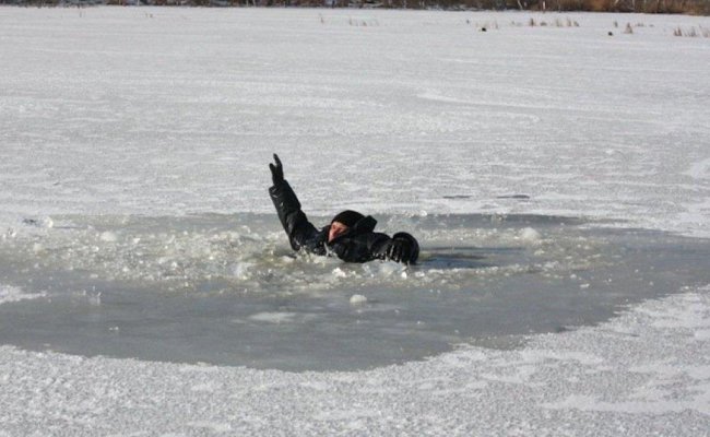 На озере в Пинском районе утонул подросток