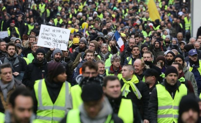 Во Франции начался 10-й раунд протестов «желтых жилетов», 12 человек задержаны