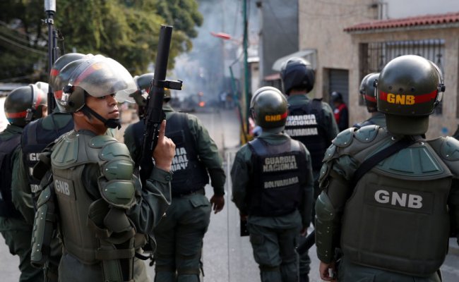 Военные Венесуэлы пытались провести вооруженный мятеж