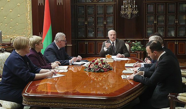 Лукашенко требует усилить трудовую подготовку в школах