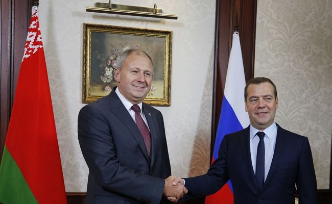 Румас и Медведев обсудили поставки санкционной продукции в Россию через Беларусь