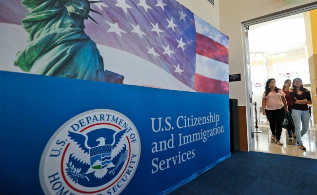 Служба гражданства и иммиграции США объявила о закрытии офиса в Москве