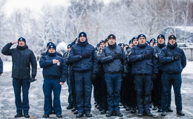 Украинские полицейские организовали флешмоб «Я - Бандера», извиняясь за своего коллегу