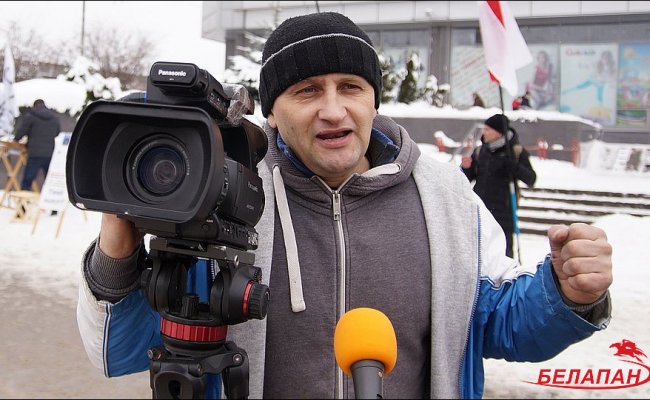 Жуковскому, покинувшему Беларусь, продолжают приходить повестки за сотрудничество с пропагандистским «Белсатом»