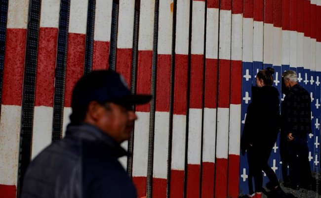 Коалиция из 16 штатов Америки будет судиться с Трампом из-за строительства стены