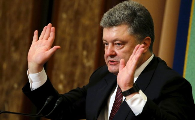 Порошенко подписал документ о запрете наблюдения за выборами на Украине российским представителям