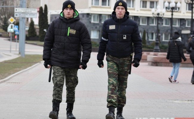 В Гродно БРСМ патрулировал улицы с дубинками