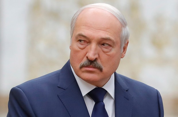 «Политикус»: Лукашенко поддерживает Киев, потому что должен России полмиллиарда за газ