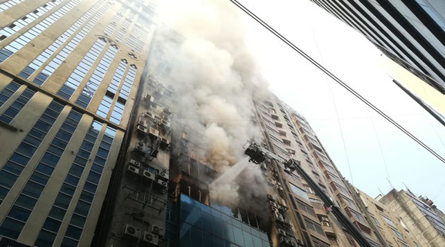 Пожар в офисном здании в Дакке: погибли не менее 15 человек, еще 68 пострадали