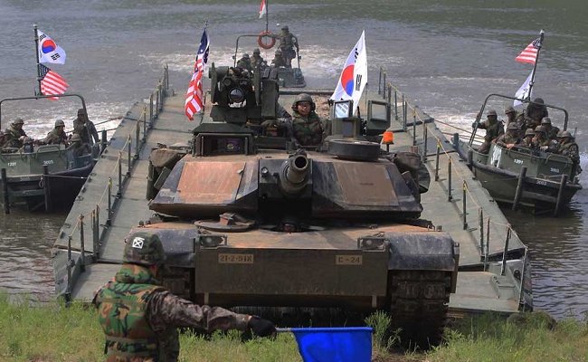 США и Южная Корея отказались от проведения совместных военных учений