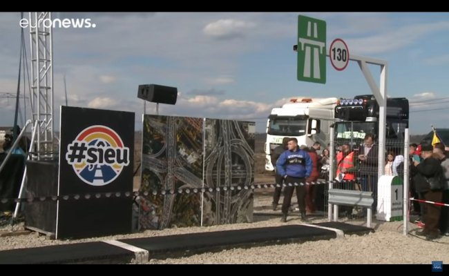 Житель Румынии построил «шоссе надежды» протяжённостью в один метр