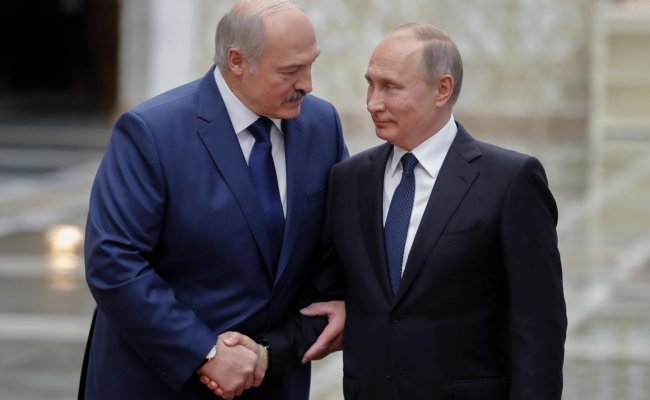 Newsweek: В 2019-2020 годах Беларусь станет особо уязвима для давления со стороны России