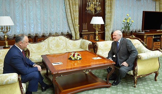 Лукашенко обсудил с Додоном вопросы сотрудничества Беларуси и Молдовы