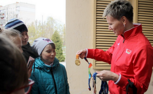 Олимпийская чемпионка Нестеренко рассказала юным брестчанам о Евроиграх