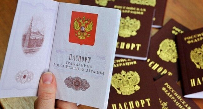 Карбалевич: Упрощение процедуры выдачи российских паспортов жителям Донбасса несет косвенную угрозу для Беларуси