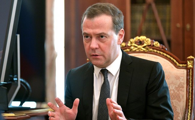 Медведев поручил найти и наказать виновных в загрязнении нефтепровода «Дружба»