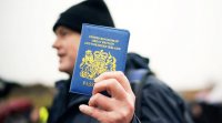 Британцы начали получать паспорта без слов «Европейский Союз» на обложке