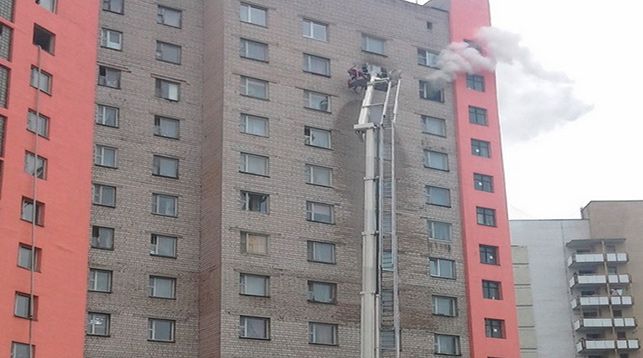 Спасены 4 человека, 35 - эвакуированы: МЧС Гомеля прокомментировало пожар  в общежитии